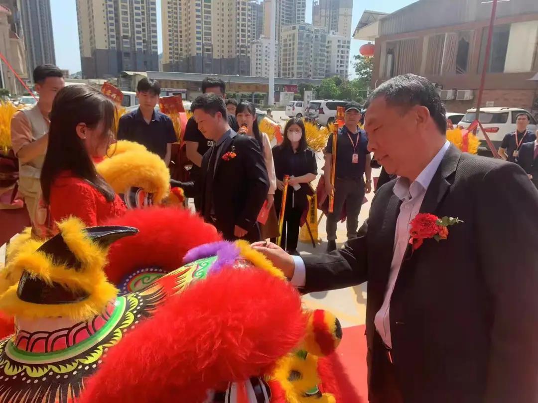 聽說，華美樂這2家店，開業(yè)第一天就被擠爆了！